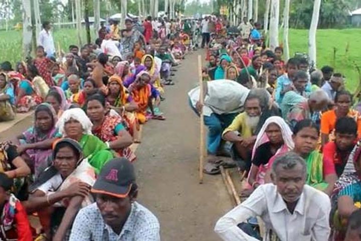 খেয়ে না খেয়ে দিন কাটছে সাঁওতালদের