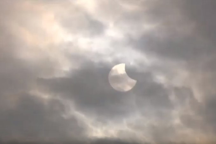 বলয়গ্রাস সূর্যগ্রহণ দেখল বাংলাদেশ