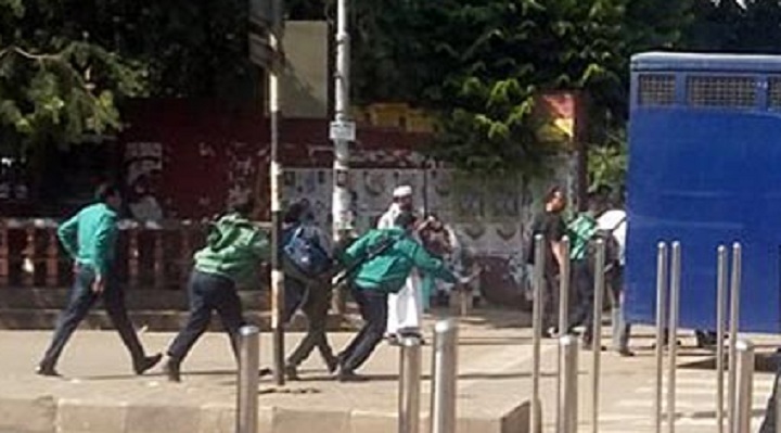 Police charge batons on left alliance procession