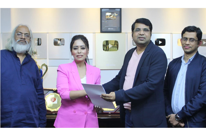 ইউটিউব ক্রিয়েটর হিসেবে আরটিভির সঙ্গে চুক্তিবদ্ধ হলেন মালা