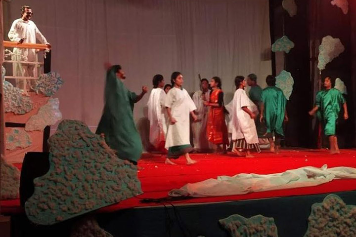 আনিসুল হকের কবিতা নিয়ে মঞ্চে এলো ‘৩২ নম্বর মেঘহল’ 