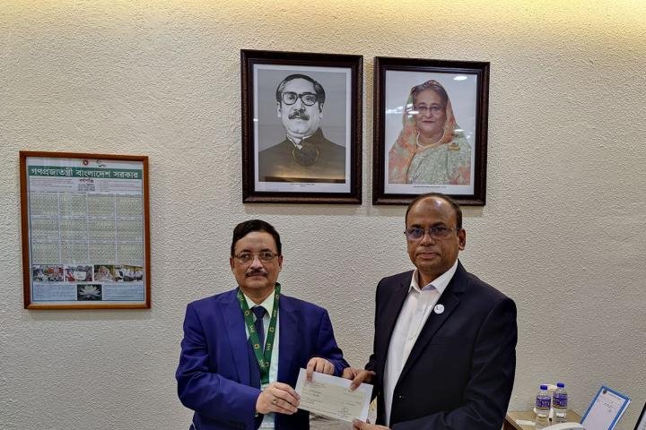 PM donates Taka 10cr to Dhaka Shishu Hospital