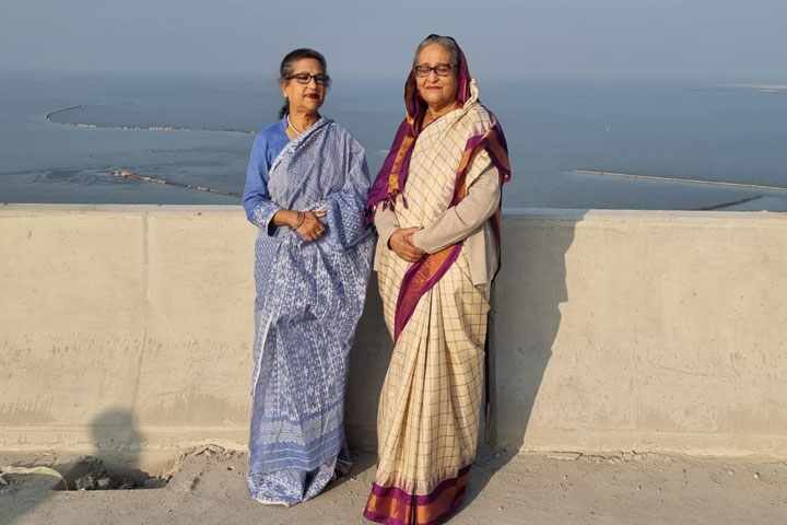 পদ্মা সেতুতে তোলা মা-খালার ছবি পোস্ট দিয়ে নববর্ষের শুভেচ্ছা জয়ের