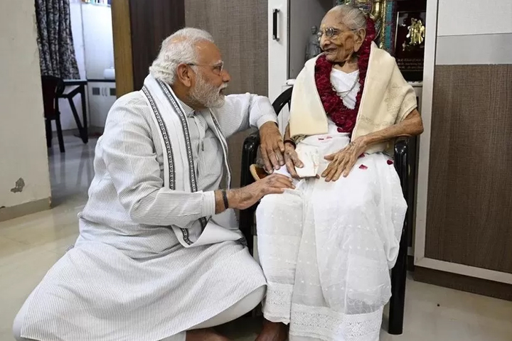 ভারতের প্রধানমন্ত্রী নরেন্দ্র মোদির মাতৃবিয়োগ 