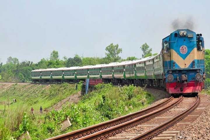 3 dead after being hit by train