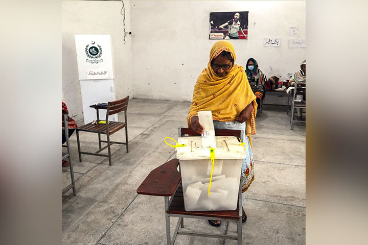 Allegations of poll rigging begins in Pakistan