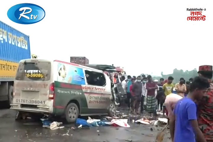 ৪ বছরে সড়ক দুর্ঘটনায় প্রাণ গেছে ১৯ হাজার মানুষের (ভিডিও)