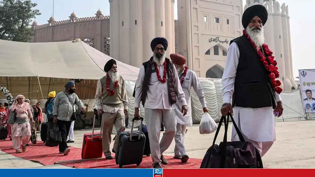 First Indian Sikh Pilgrims Enter Pakistan since May Conflict
