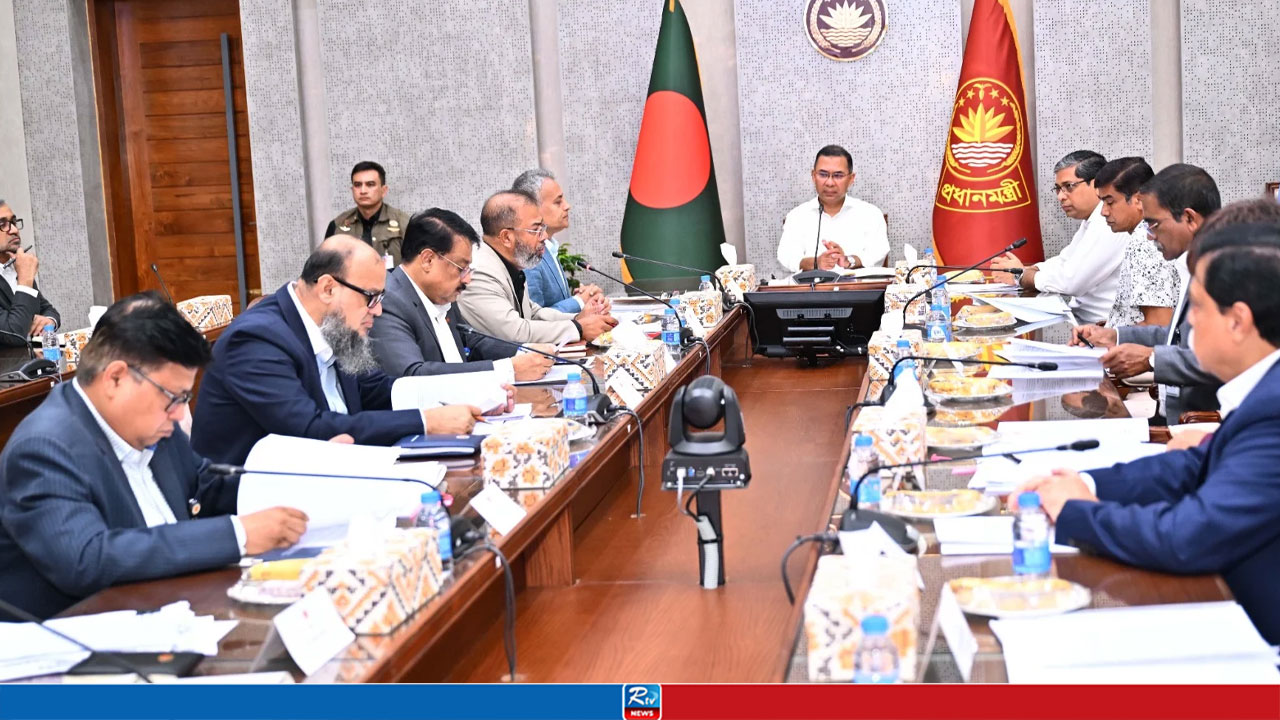 PM Directs Law Enforcement to Take Strict Action to Control Environmental Pollution