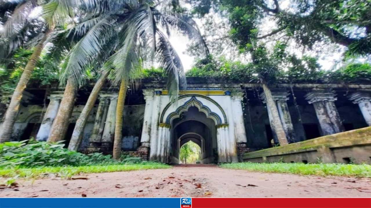 অযত্ন-অবহেলায় জৌলুস হারাচ্ছে বরিশালের এই জমিদার বাড়ি