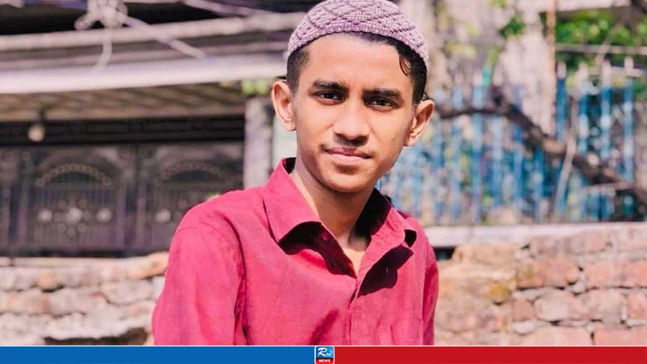 সিনিয়রের সামনে সিগারেট জ্বালানোই কাল হয় তানিমের