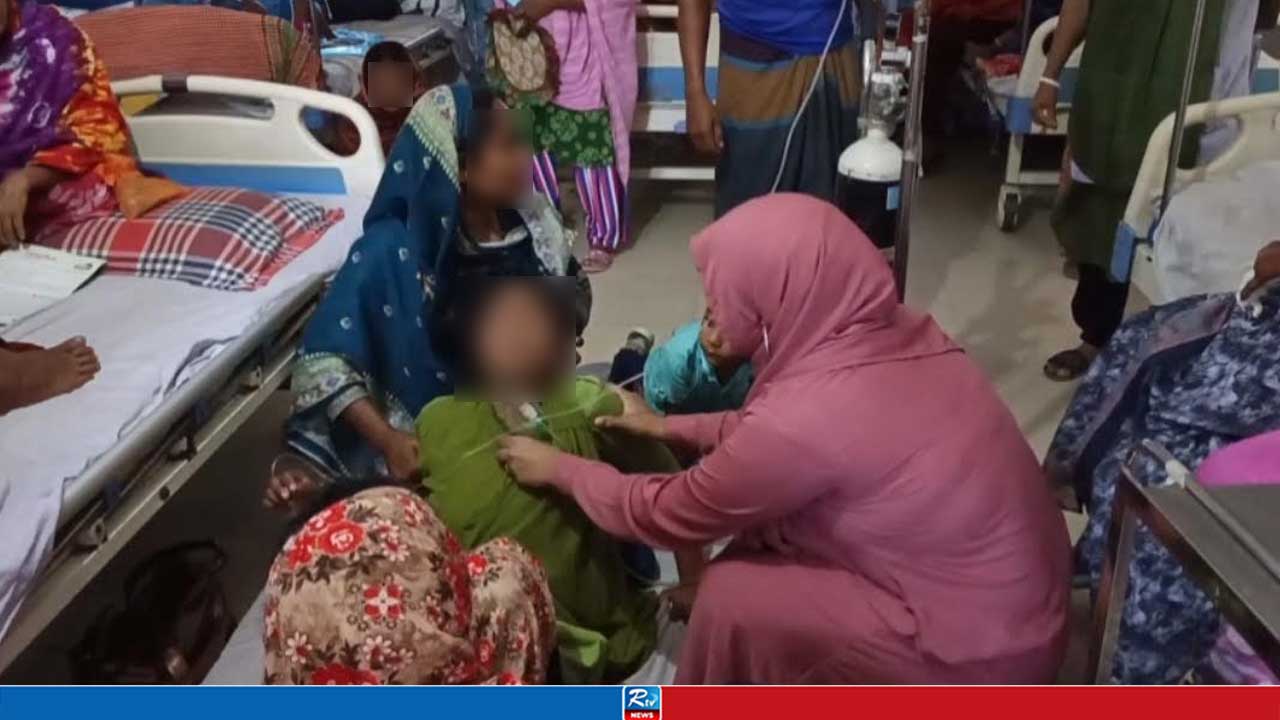 ক্লাসে হঠাৎ অসুস্থ হয়ে হাসপাতালে ২৫ শিক্ষার্থী
