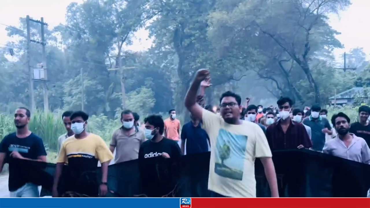 ঈশ্বরদীর মহাসড়কে নিষিদ্ধ সংগঠনের ঝটিকা মিছিল