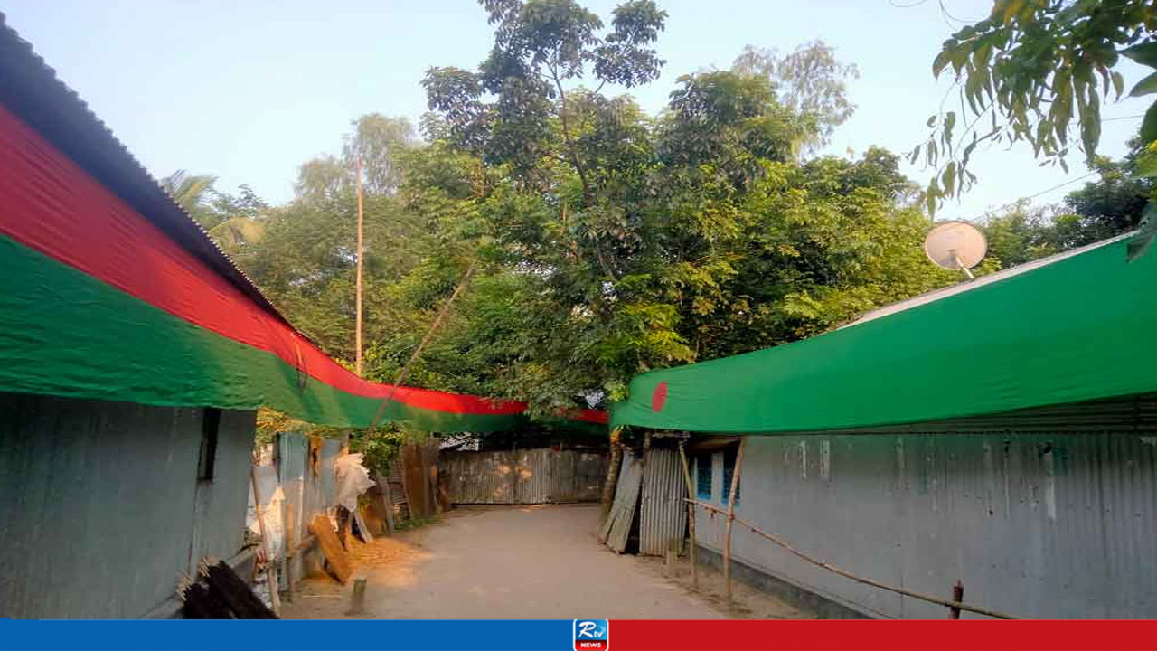 সমাবেশে টাঙানো হলো এক কিলোমিটার দীর্ঘ জাতীয় ও দলীয় পতাকা
