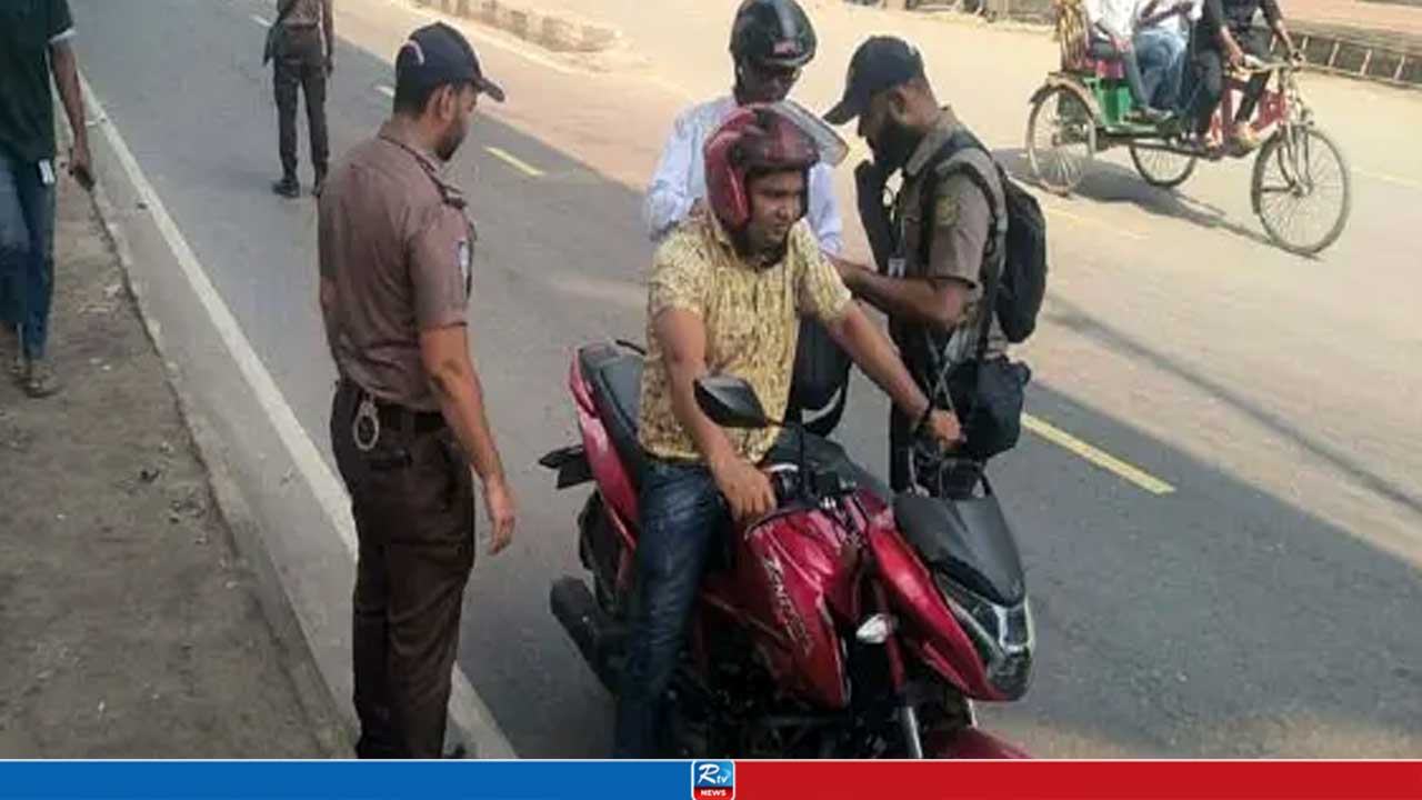ঢাকাজুড়ে নড়েচড়ে বসেছে আইনশৃঙ্খলা বাহিনী