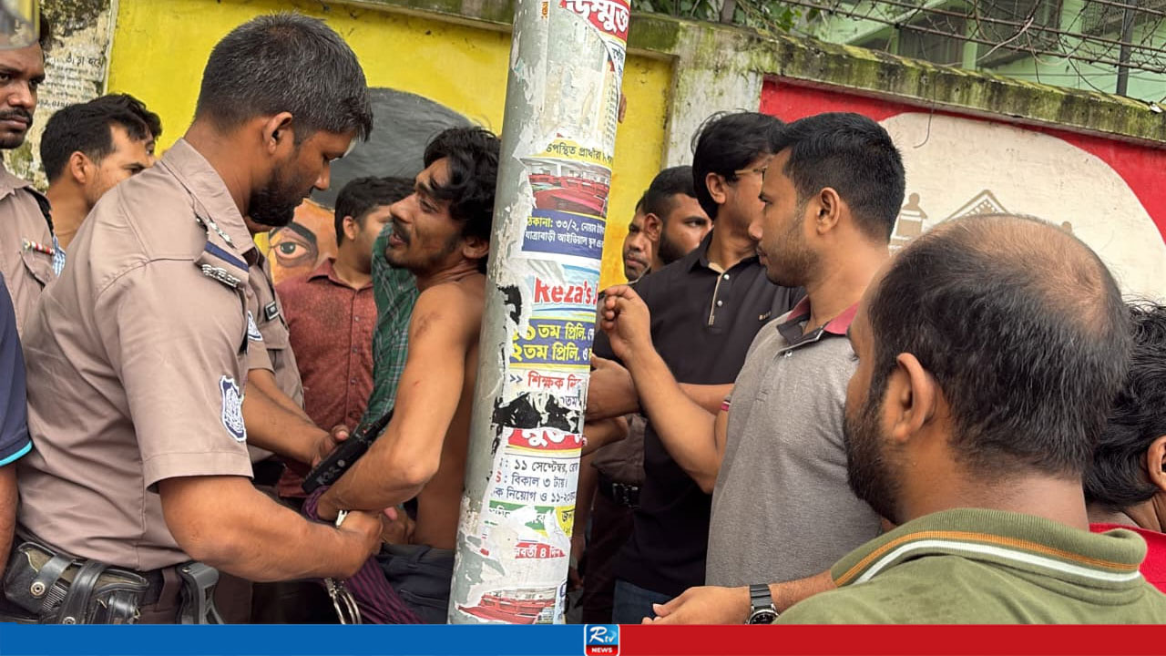 জবি ক্যাম্পাসে ‘জয় বাংলা’ স্লোগান, নিষিদ্ধ ছাত্রলীগ কর্মী আটক