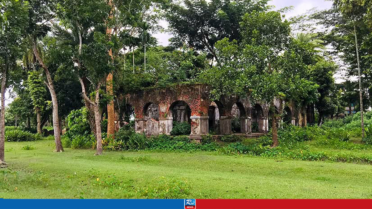 সোয়া হাতের জুতার গল্প, ২০০ বছরের কুঠিবাড়িতে যত রহস্য