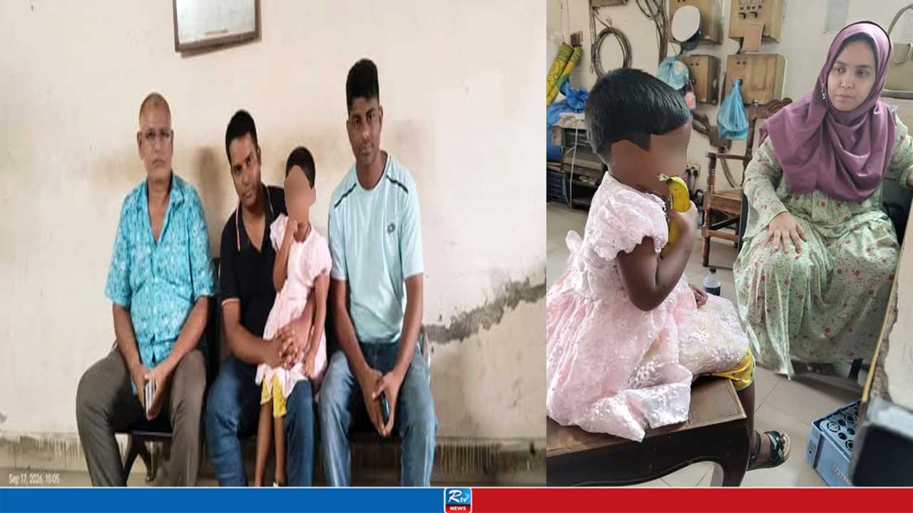 প্রচণ্ড ভিড়ে চলন্ত ট্রেন থেকে শিশুসন্তানকে নামাতে ব্যর্থ মা, অতঃপর...