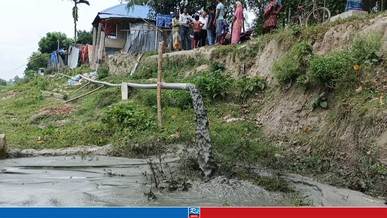 ‘জোড়াতালিতে’ চলছে আখিরা নদীর সৌন্দর্যবর্ধন কাজ