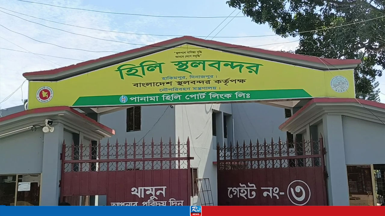 তেলের দাম বৃদ্ধিতে হিলিতে বেড়েছে ট্রাক ভাড়া, বিপাকে ব্যবসায়ীরা
