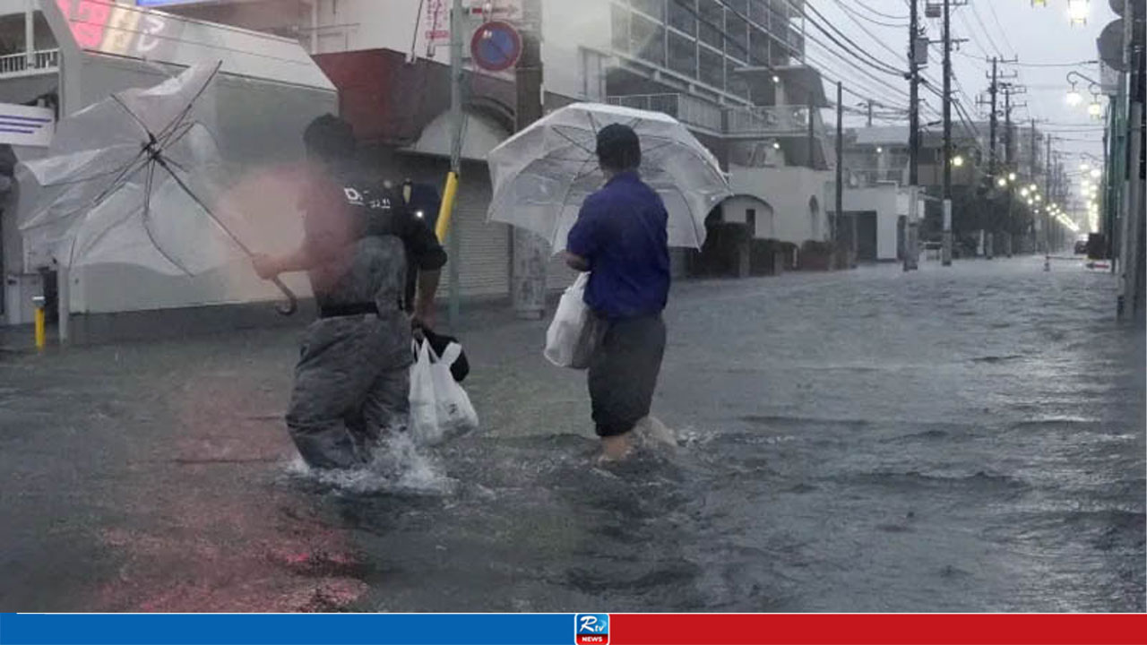 Powerful Typhoon Dujuan Batters Japan