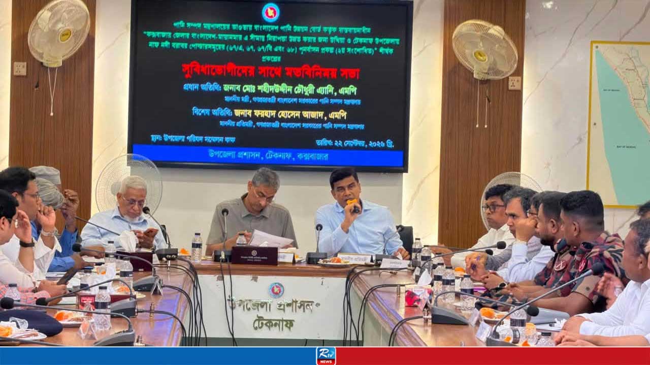 কক্সবাজারে বেড়িবাঁধ পরিদর্শনে পানিসম্পদ মন্ত্রী