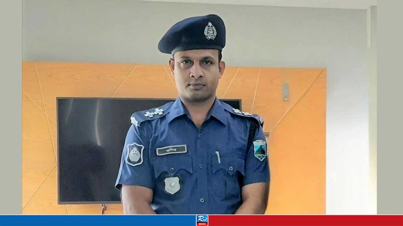 ছাত্রলীগ নেতাকে পালিয়ে যেতে দিয়ে এসআই প্রত্যাহার
