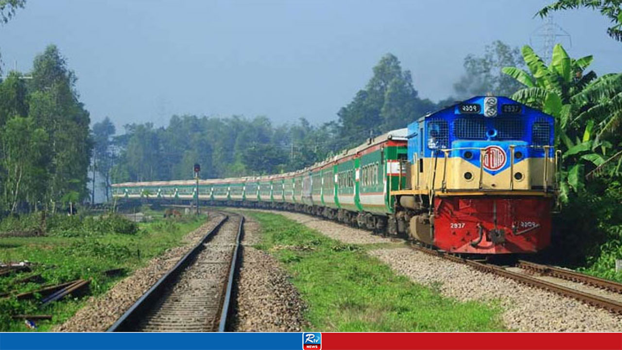 ট্রেনের ভাড়া বাড়ছে কি-না, জানালেন রেলমন্ত্রী