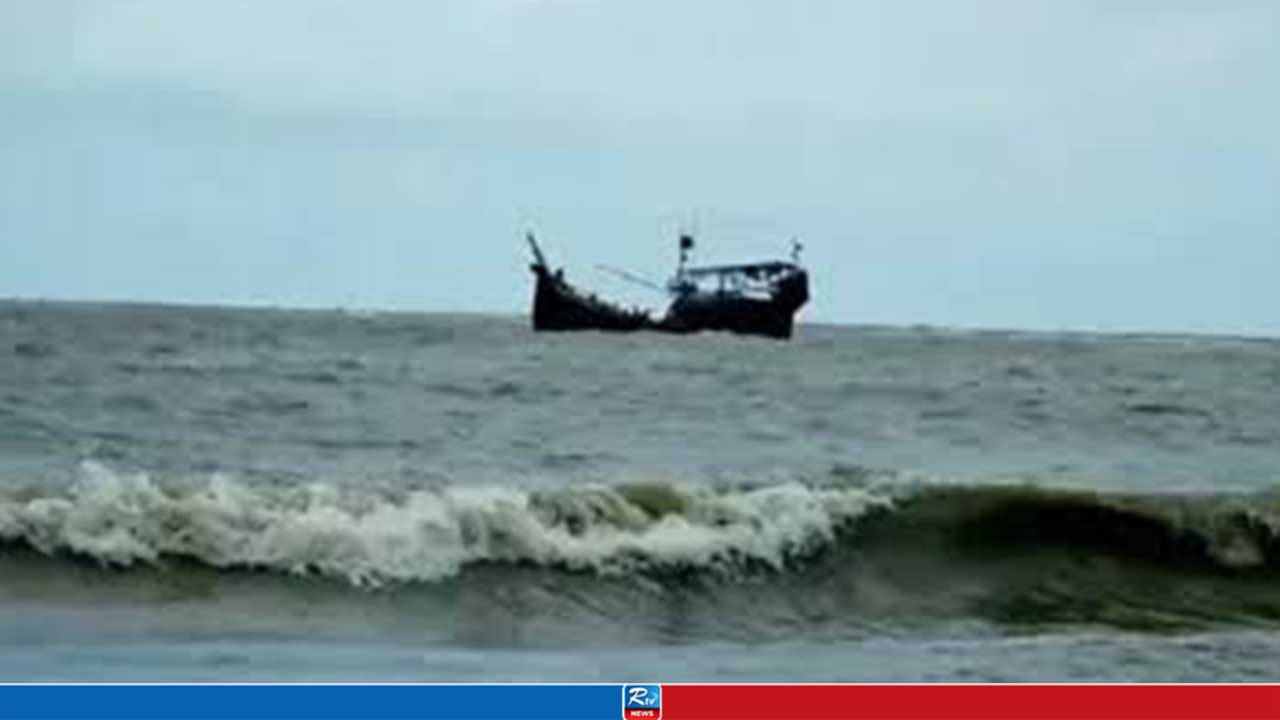 সাগরে ভাসছেন ১৮ জেলে, উদ্ধারে যেতে পারেনি কেউ