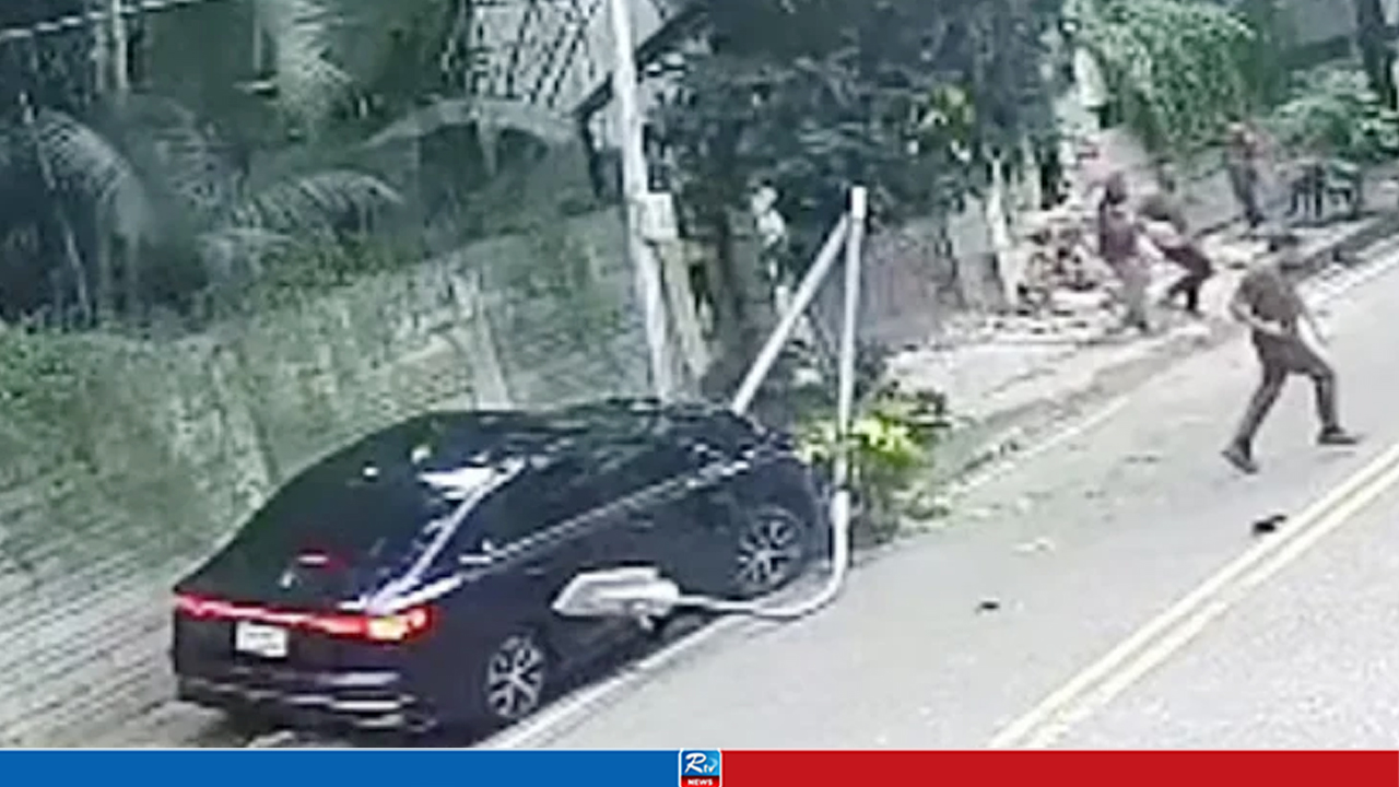 চালককে পুলিশে দিলেও মামলায় আসামি করা হয়েছে আরেকজনকে