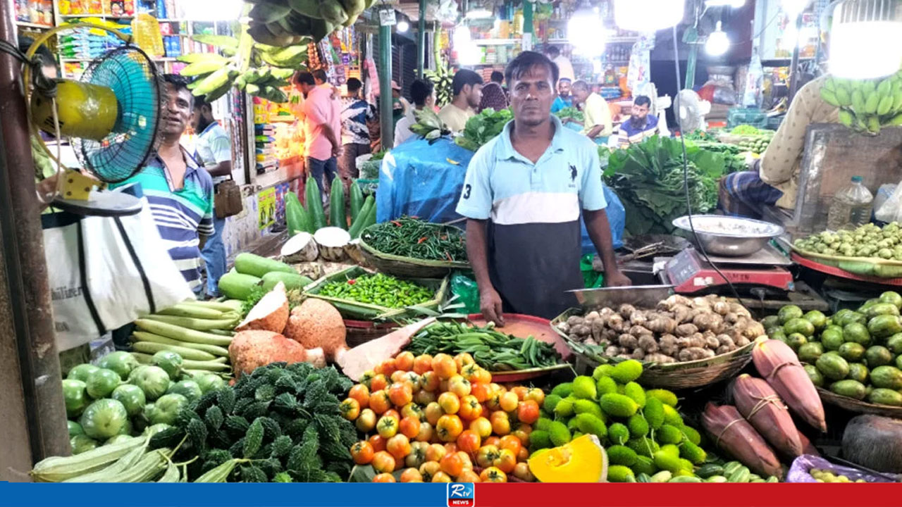 জ্বালানি তেলের দাম বাড়ায় চড়া সবজির বাজার