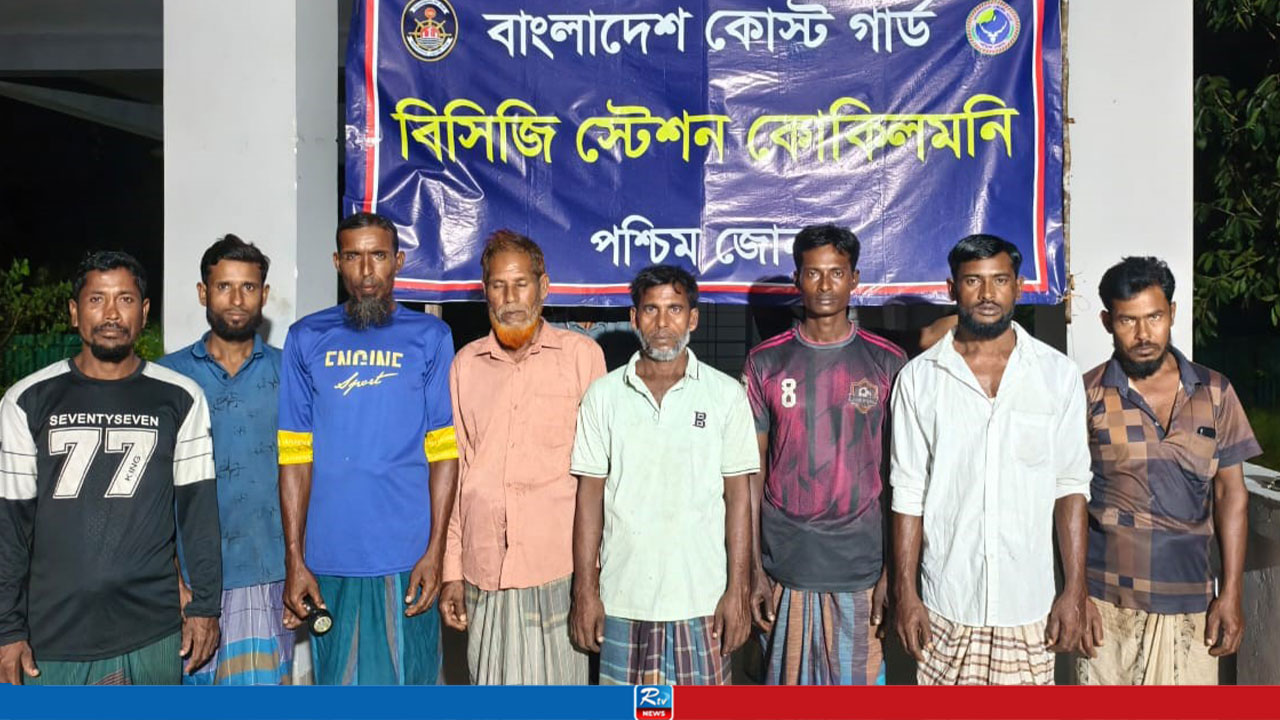 গভীর সমুদ্র থেকে ৮ জেলেকে জীবিত উদ্ধার