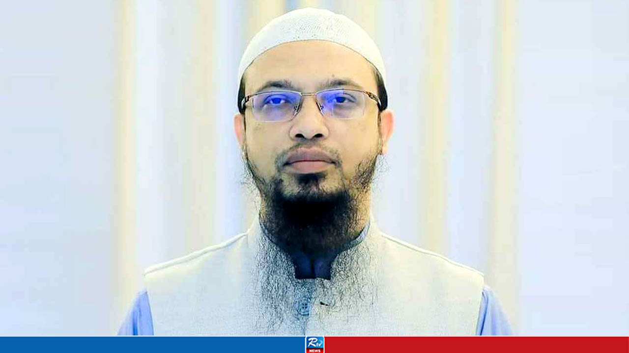 ‘মাদরাসা শিক্ষকের অপরাধে চুপ থাকেন কেন?’ যে জবাব দিলেন আহমাদুল্লাহ
