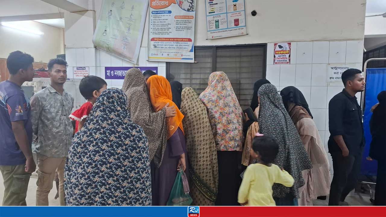 উল্টোপথে আসা বাসের ধাক্কায় কারারক্ষীর স্ত্রী-সন্তানের মৃত্যু