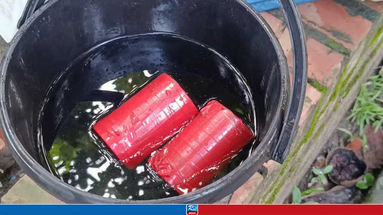 ঝিনাইদহে পুরাতন ডিসি কোর্টের সামনে ককটেল সদৃশ ২ বস্তু উদ্ধার