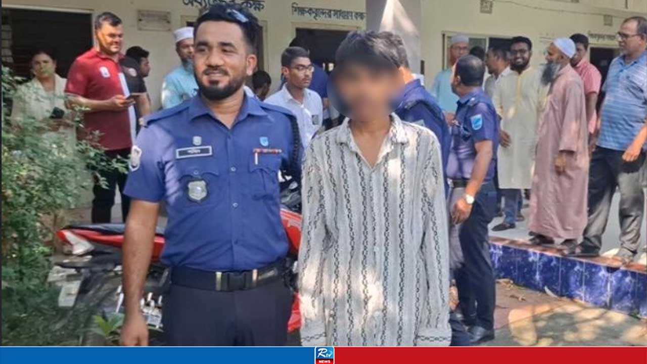 স্কুলে দেশীয় অস্ত্র নিয়ে কিশোর গ্যাং, অতঃপর...