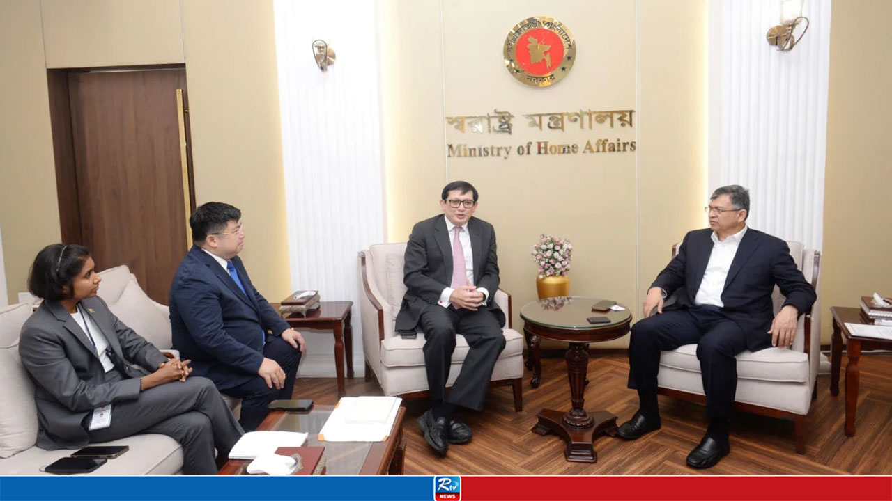 স্বরাষ্ট্রমন্ত্রীর সঙ্গে সিঙ্গাপুরের বিদায়ী চার্জ দ্য অ্যাফেয়ার্সের সাক্ষাৎ