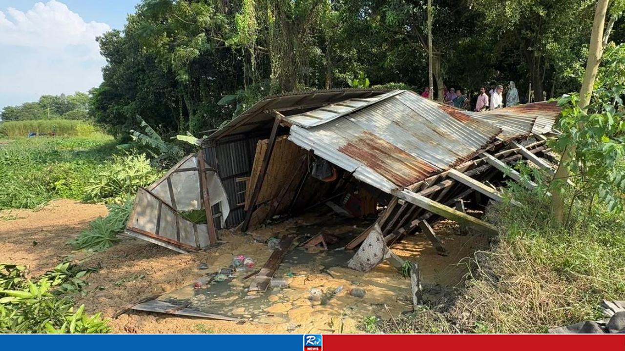 ধলেশ্বরীর ভাঙনে আতঙ্কে ১৫ পরিবার, বিলীন বসতঘর