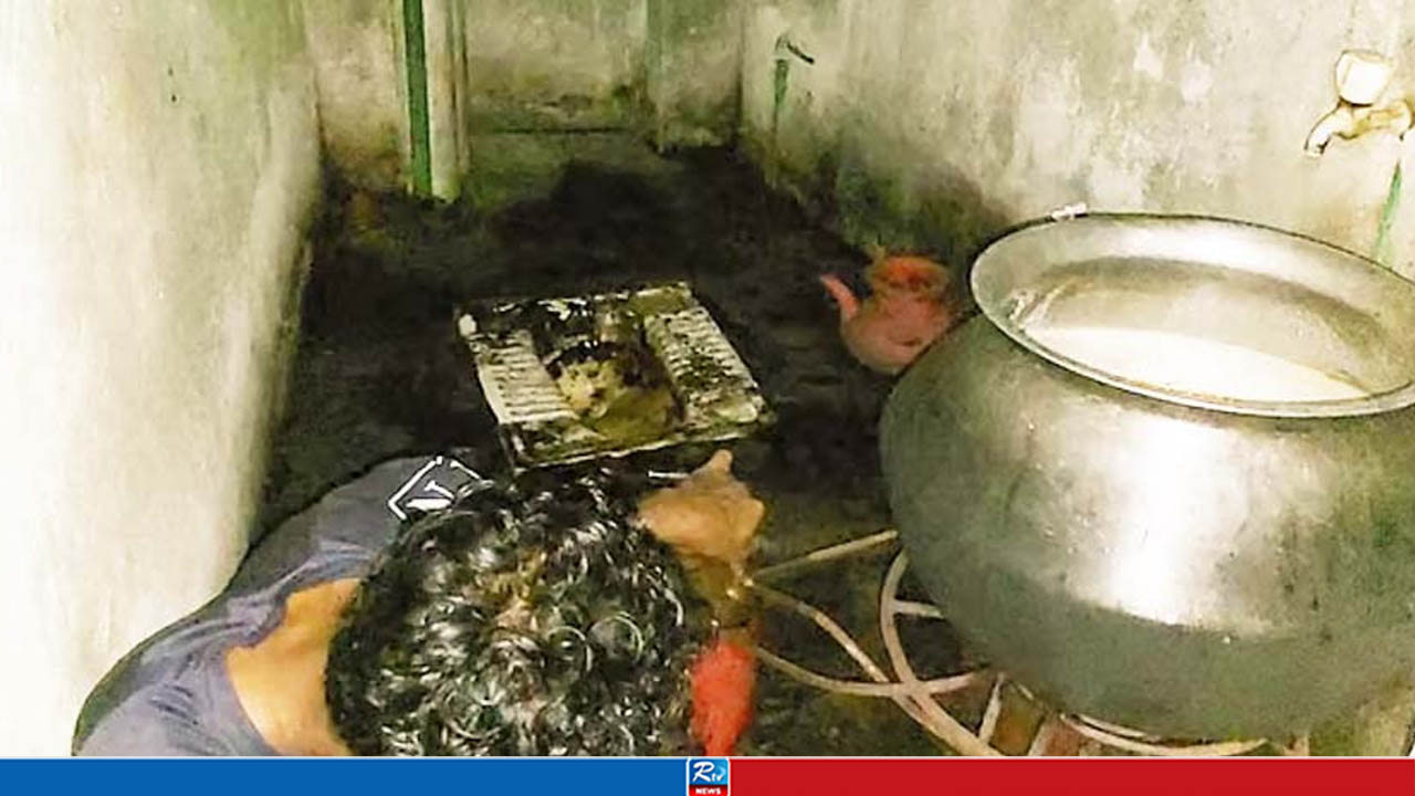 আবাসিক হোটেলের টয়লেটে চিনি জ্বাল দিয়ে তৈরি হচ্ছিল ‘খাঁটি মধু’