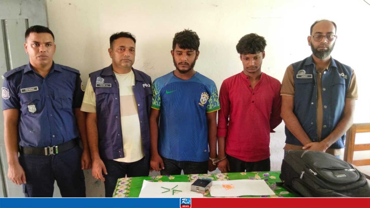 মনপুরা লঞ্চঘাটে ইয়াবাসহ দুই যুবক আটক