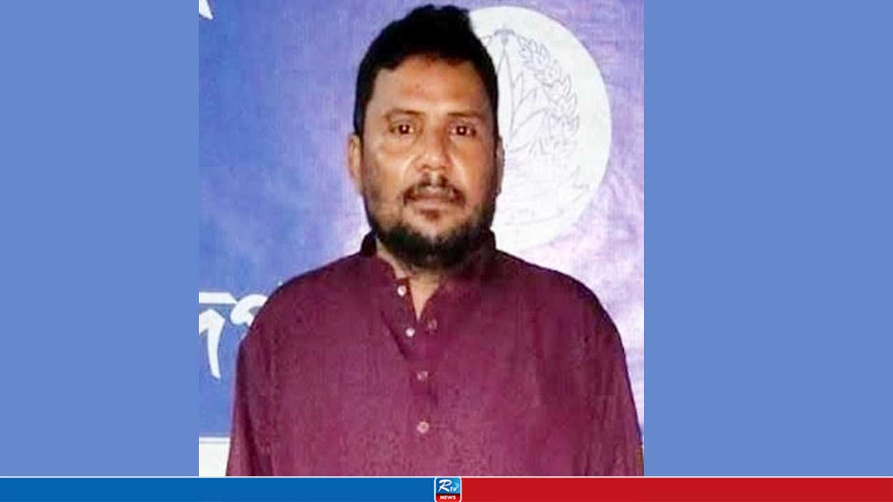 আত্মগোপনে থাকা আওয়ামীপন্থি ইউপি চেয়ারম্যান গ্রেপ্তার