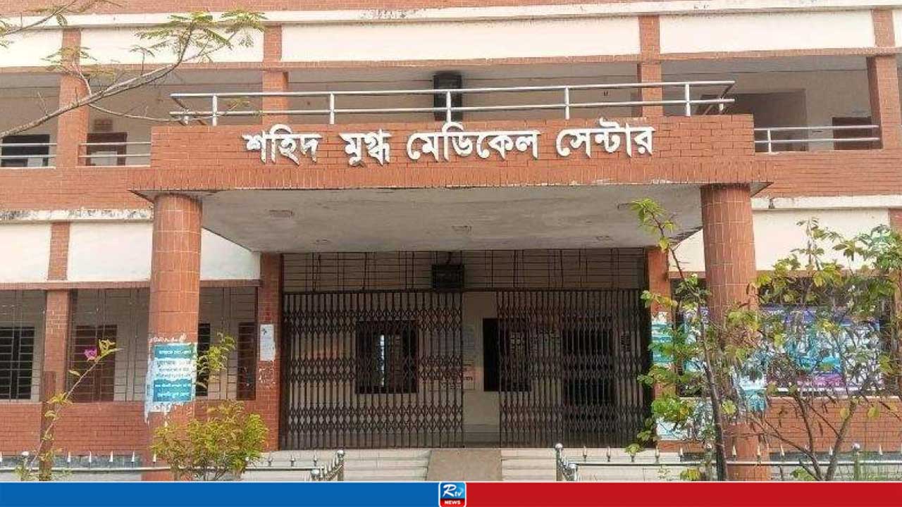 বারণ করলেও ‘থামেননি’ যুগল, সামাল দিতে এলো বিশ্ববিদ্যালয় প্রশাসন
