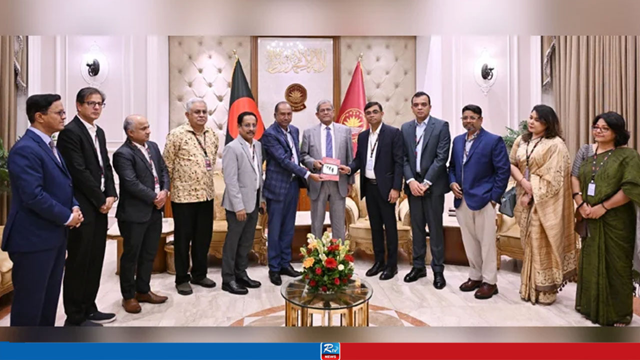 President Calls for Professionalism in TV Journalism, Backs Media Reform Commission