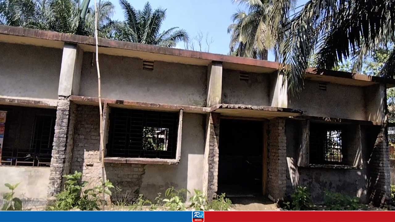 নলডাঙ্গা প্রধান পোস্ট অফিস ভবন এখন ‘ভূতের বাড়ি’