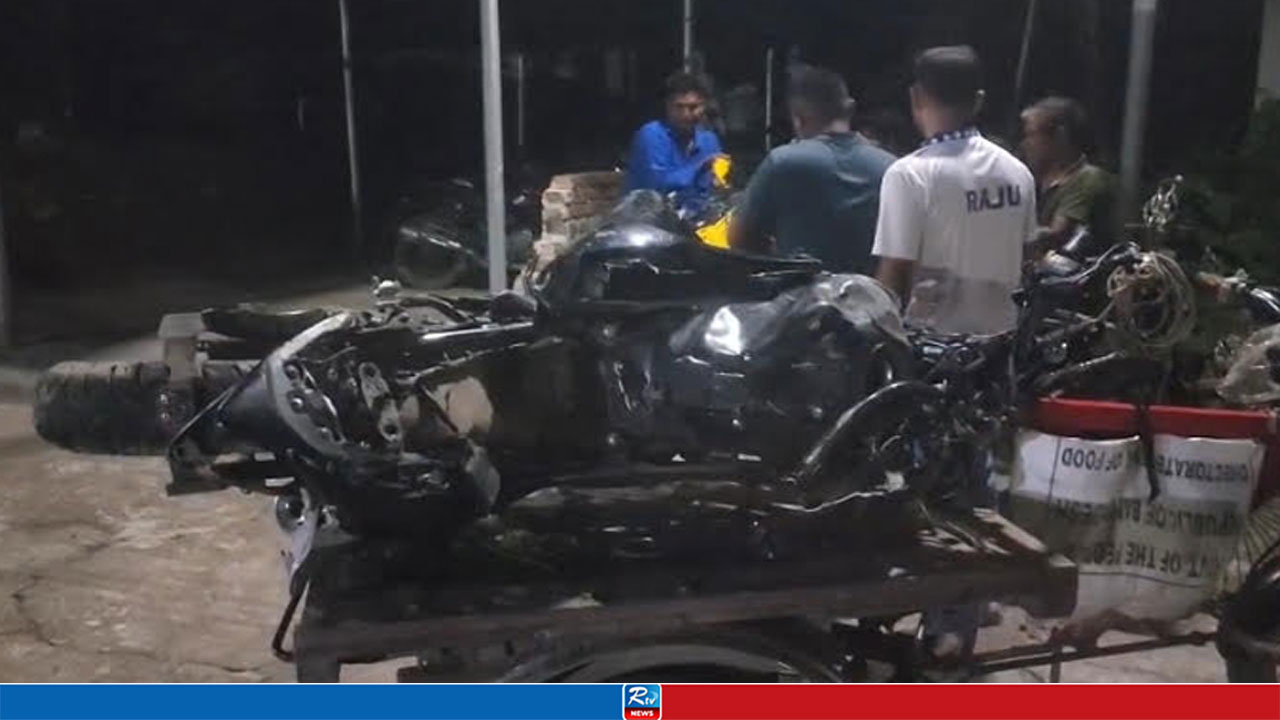 বাগেরহাটে দুই মোটরসাইকেল ও নসিমনের ত্রিমুখী সংঘর্ষে নিহত ৩