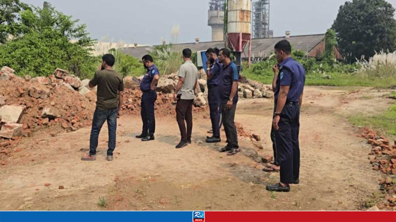 সার কারখানা থেকে অজ্ঞাত ব্যক্তির মরদেহ উদ্ধার