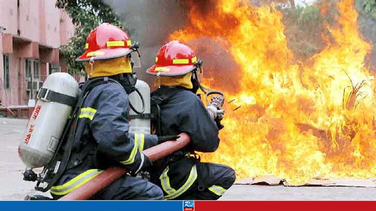 গাজীপুরে জুটের গোডাউনে আগুন