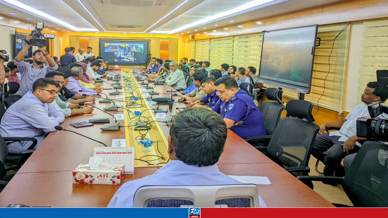 কুবি শিক্ষার্থীদের নিরাপত্তা নিশ্চিতে অংশীজনদের সঙ্গে প্রশাসনের মতবিনিময় 