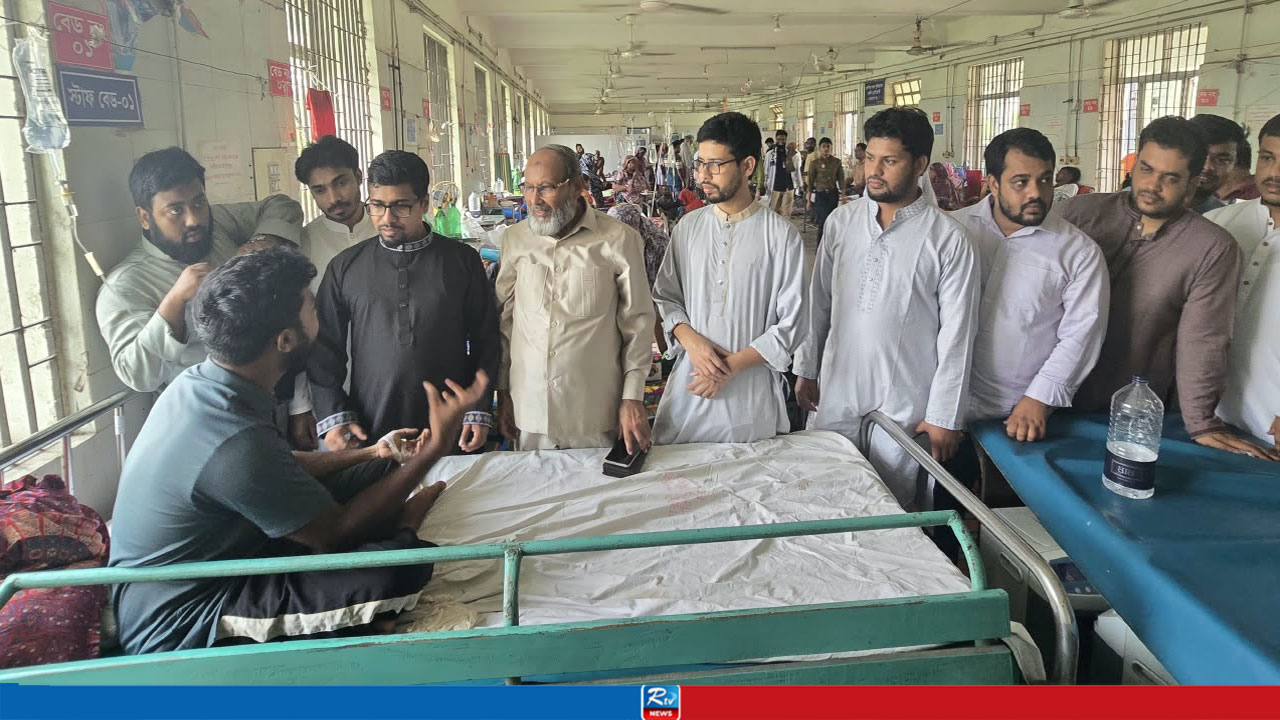 রাবিতে সাংবাদিকদের ওপর হামলায় আহতদের দেখতে রামেকে শিবির কেন্দ্রীয় সভাপতি