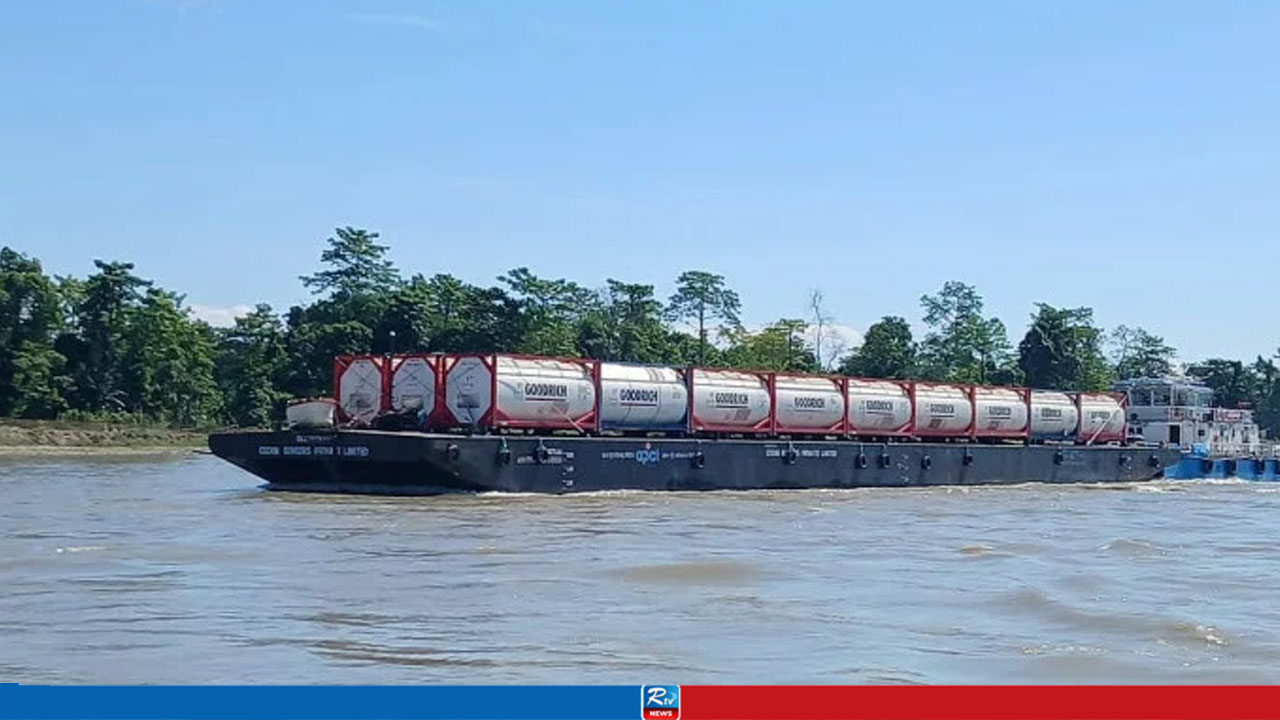 ৭০ বছর পর চালু হল আসাম থেকে বাংলাদেশে নৌপথে পণ্য পরিবহন